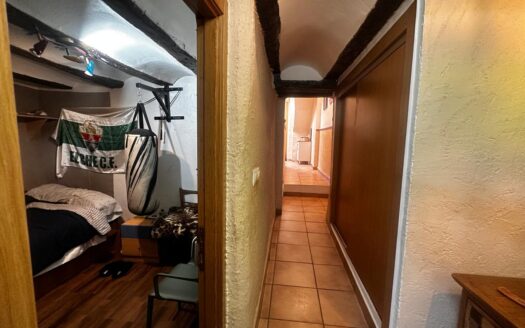 C 259 Venta casa de dos plantas primera reformada y planta segunda diafana.