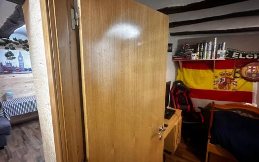 C 259 Venta casa de dos plantas primera reformada y planta segunda diafana.