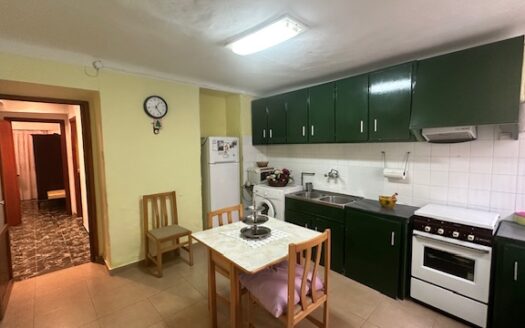 C 262 Venta de casa en Biar la primera planta esta independiente del resto de la vivienda, por lo que son dos casas en una.