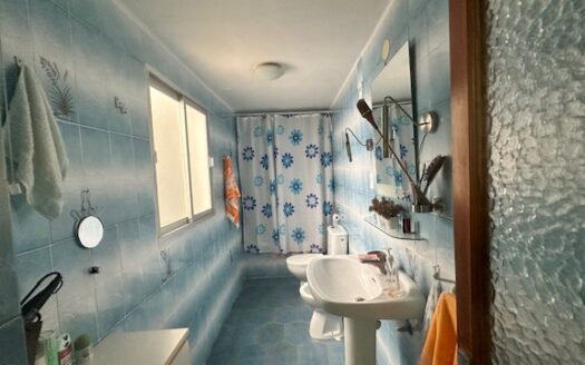 C 262 Venta de casa en Biar la primera planta esta independiente del resto de la vivienda, por lo que son dos casas en una.