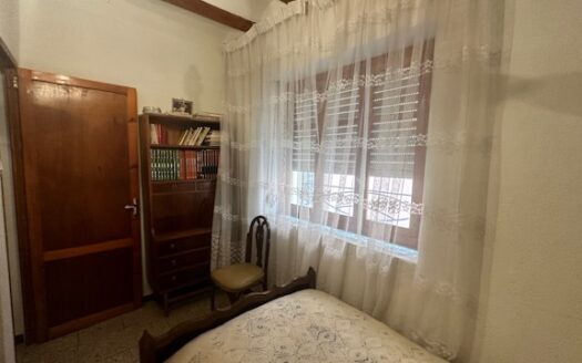 C 262 Venta de casa en Biar la primera planta esta independiente del resto de la vivienda, por lo que son dos casas en una.