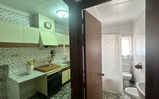 C 262 Venta de casa en Biar la primera planta esta independiente del resto de la vivienda, por lo que son dos casas en una.