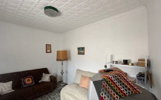 C 262 Venta de casa en Biar la primera planta esta independiente del resto de la vivienda, por lo que son dos casas en una.