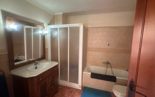 C 047 Se vende casa en pleno centro de Biar