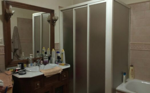 C 047 Se vende casa en pleno centro de  Biar