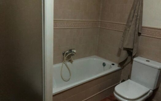 C 047 Se vende casa en pleno centro de  Biar