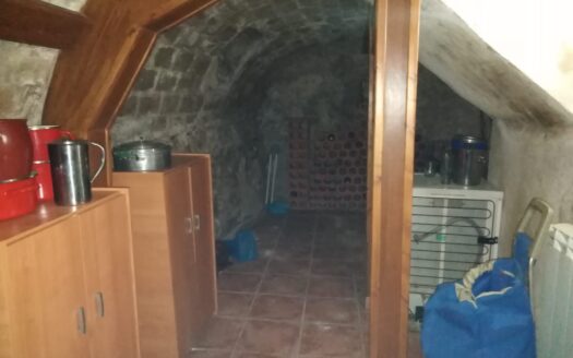 C 047 Se vende casa en pleno centro de  Biar