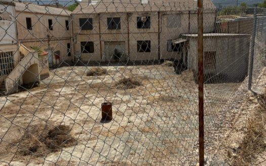 N 008 Se vende nave con solar en Biar