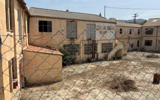 N 008 Se vende nave con solar en Biar