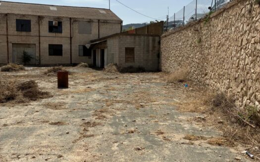 N 008 Se vende nave con solar en Biar