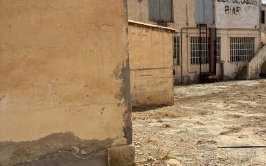 N 008 Se vende nave con solar en Biar