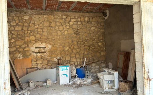 N 008 Se vende nave con solar en Biar