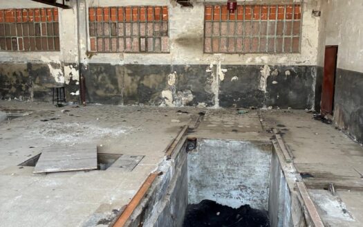 N 008 Se vende nave con solar en Biar