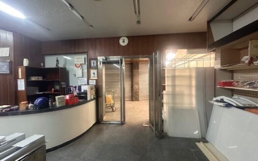 L 114 Venta de local en pleno centro de Villena