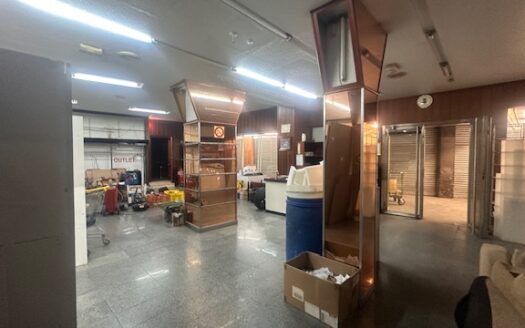 L 114 Venta de local en pleno centro de Villena