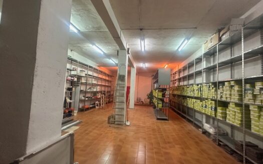 L 114 Venta de local en pleno centro de Villena