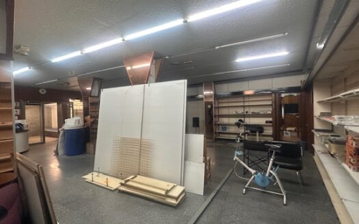 L 114 Venta de local en pleno centro de Villena