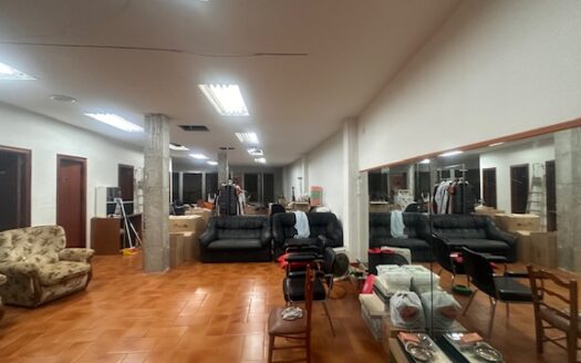 L 114 Venta de local en pleno centro de Villena