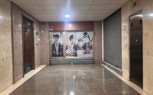 L 076 Venta de local centrico en Villena