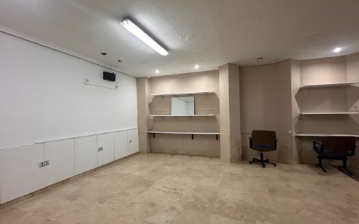 L 076 Venta de local centrico en Villena