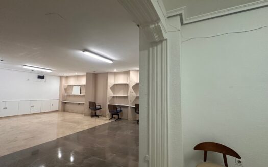 L 076 Venta de local centrico en Villena