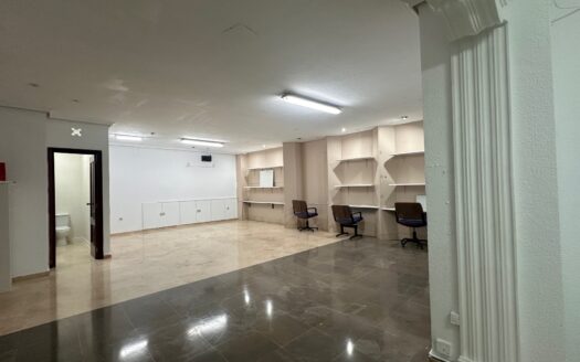 L 076 Venta de local centrico en Villena