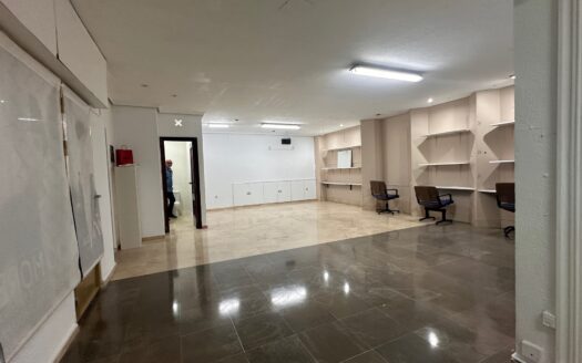 L 076 Venta de local centrico en Villena