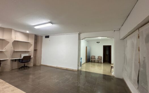 L 076 Venta de local centrico en Villena