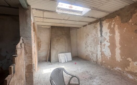 Finca 077 en Campo de Mirra con casa, nave y bodega con varias pinadas….