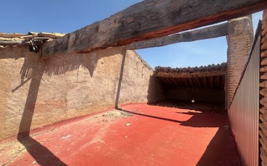 Finca 077 en Campo de Mirra con casa, nave y bodega con varias pinadas….