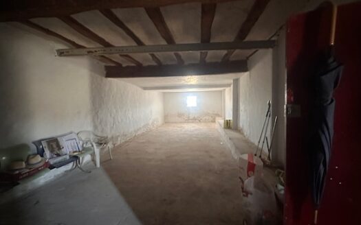 Finca 077 en Campo de Mirra con casa, nave y bodega con varias pinadas….