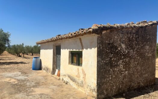 CT 310 Terreno en venta con casita ampliable hasta 200 m2 de construccion