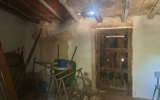 CT 310 Terreno en venta con casita ampliable hasta 200 m2 de construccion
