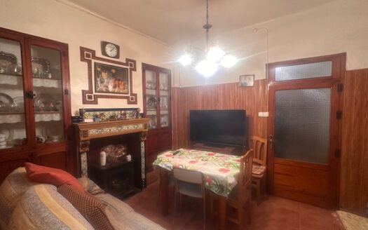 C 342 Venta de Casa en Biar en el casco historico.