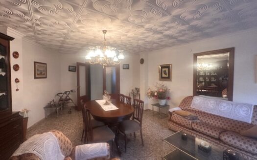 P369 piso en Biar con terraza y soleado toda la mañana con 155m2 con ascensor