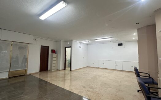 Local en Villena perfecto para empezar un negocio en pleno Paseo Chapi