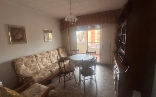 Piso en la Avda de Alicante en Biar soleado con terraza 4 hab