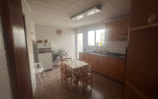 Piso en la Avda de Alicante en Biar soleado con terraza 4 hab