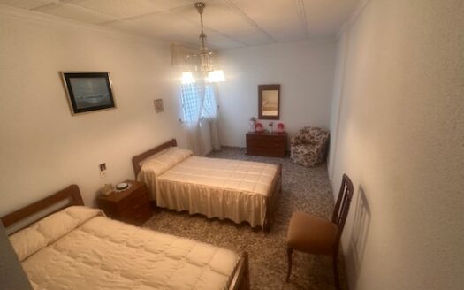 Piso en la Avda de Alicante en Biar soleado con terraza 4 hab