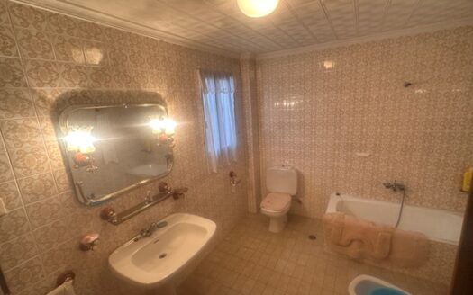 Piso en la Avda de Alicante en Biar soleado con terraza 4 hab